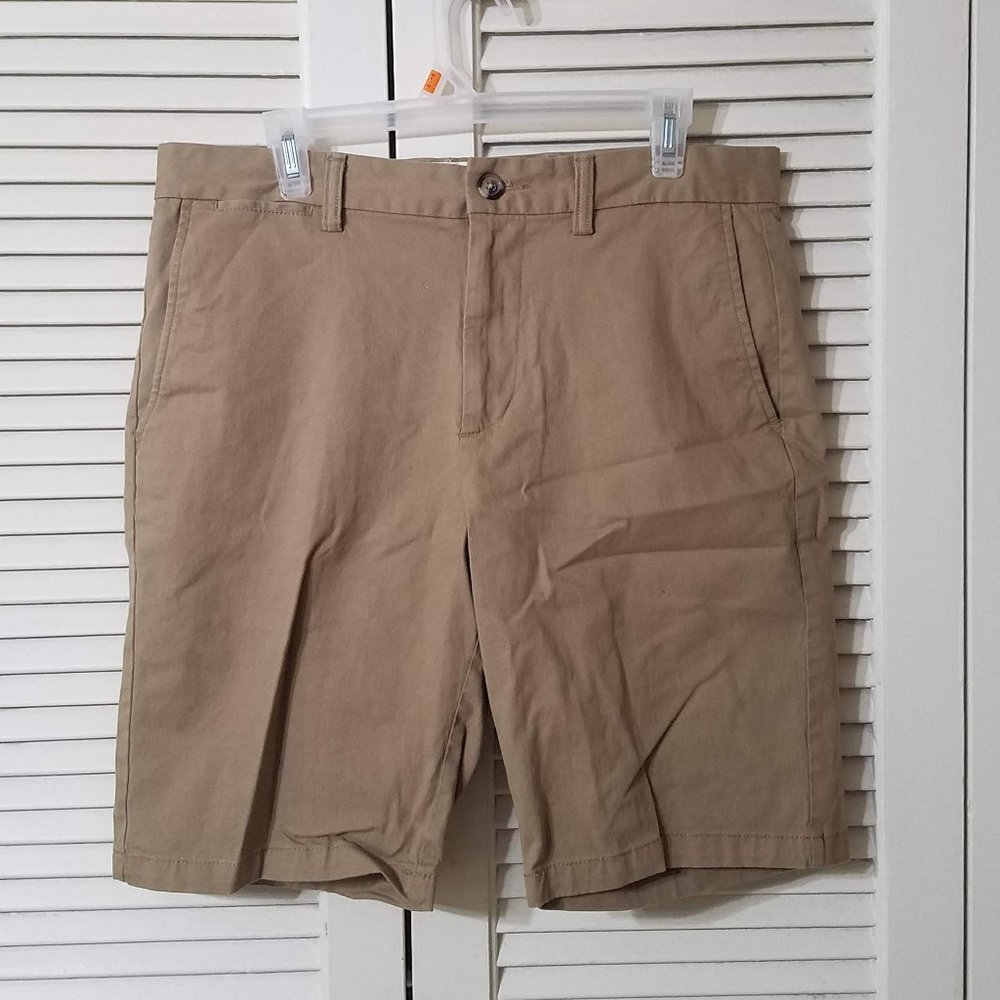 Old Navy Ultimate Slim Khaki Shorts Sz 33